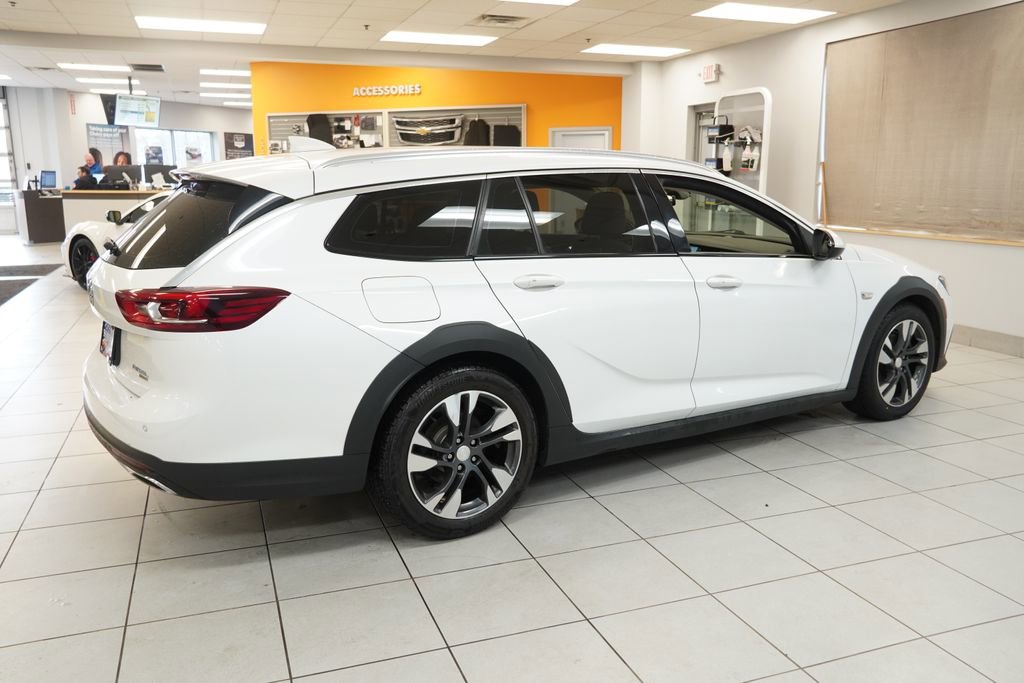 Used 2018 Buick Regal Essence w/ Driver Confidence Package #1 image 12