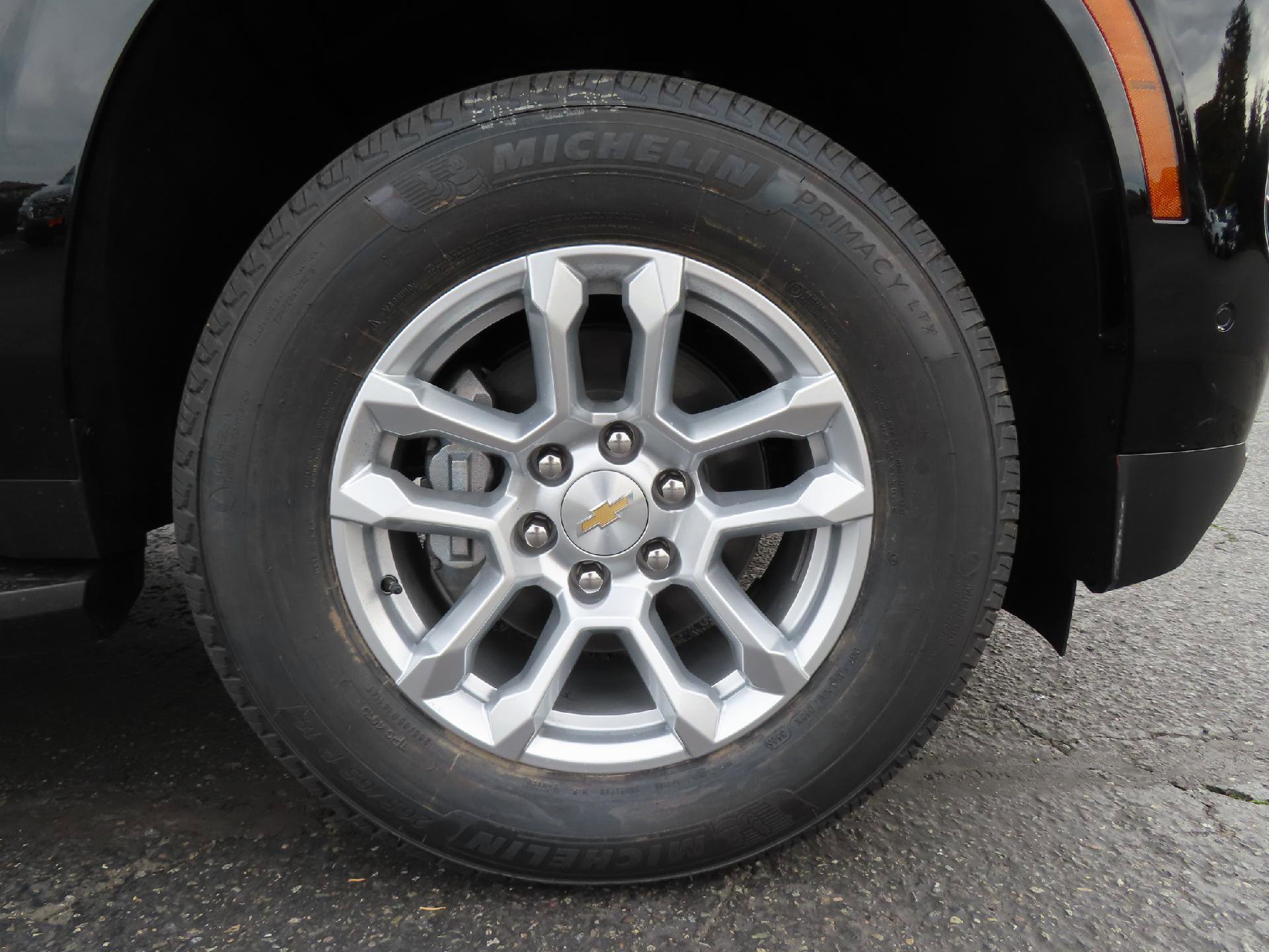 New 2026 Chevrolet Suburban LS w/ LPO, Dark Essentials Package image 9