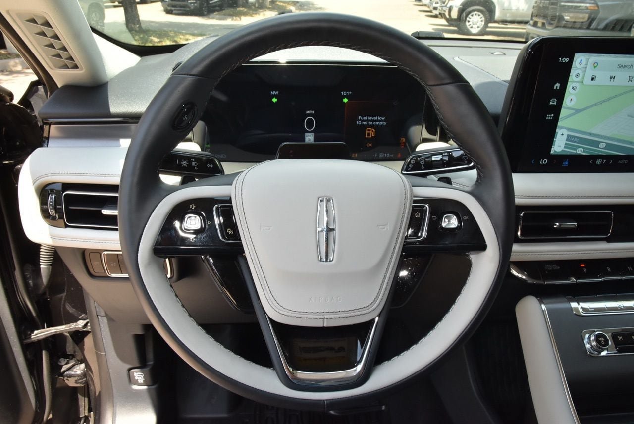 Certified 2026 Lincoln Aviator AWD image 23