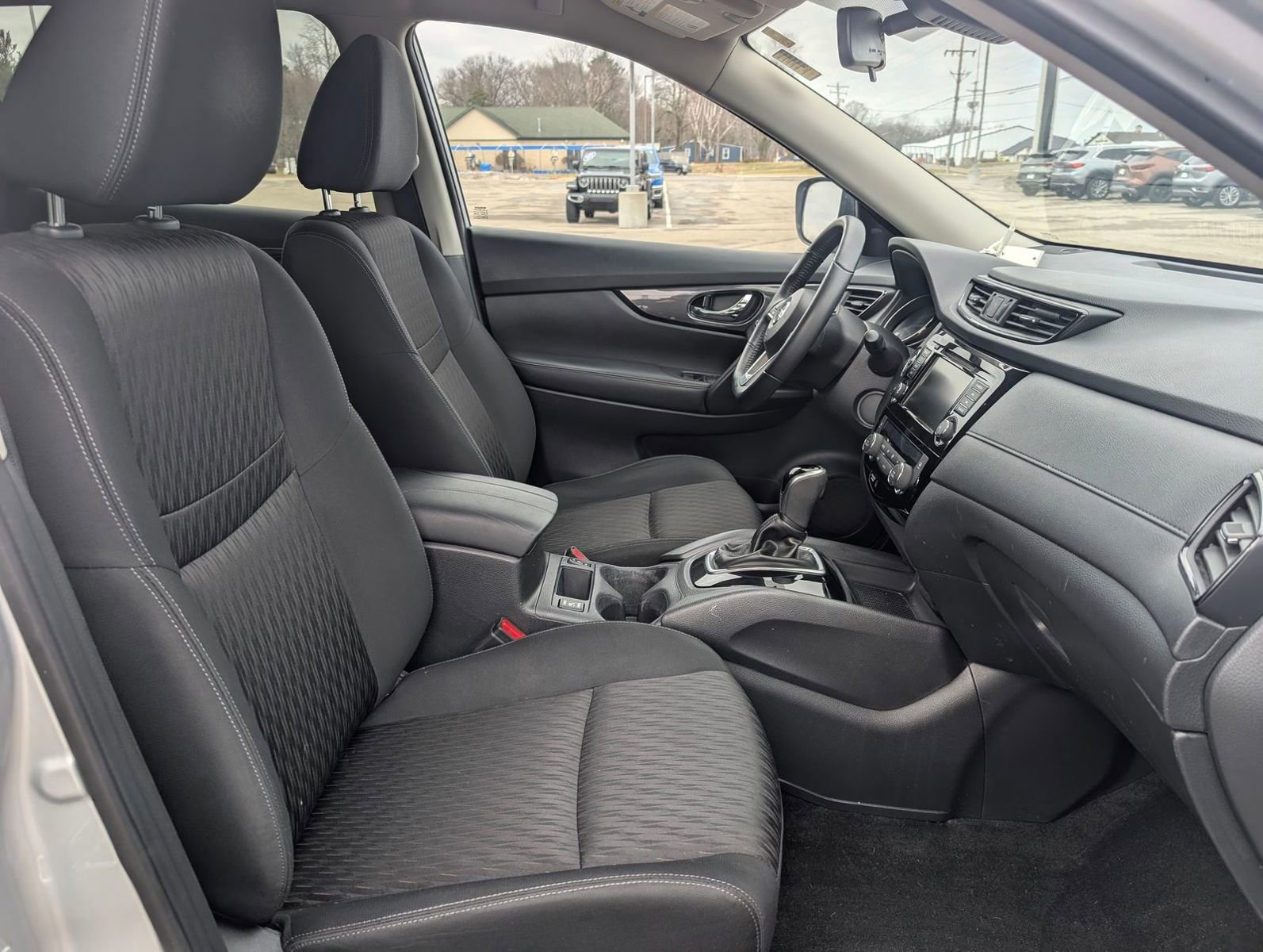 Used 2019 Nissan Rogue SV image 28