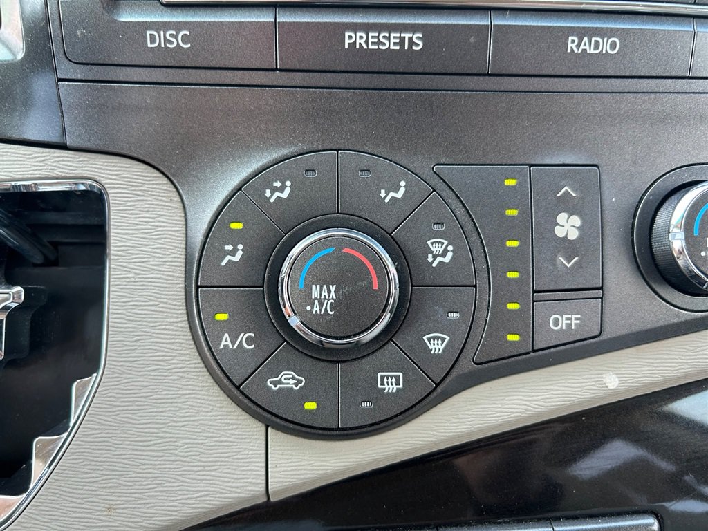 Used 2012 Toyota Sienna LE w/ Towing Pkg AWD/4WD image 19