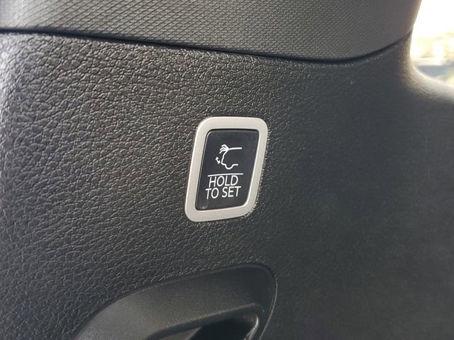 Used 2024 Jeep Grand Wagoneer Series III w/ HD Trailer Tow Package image 10