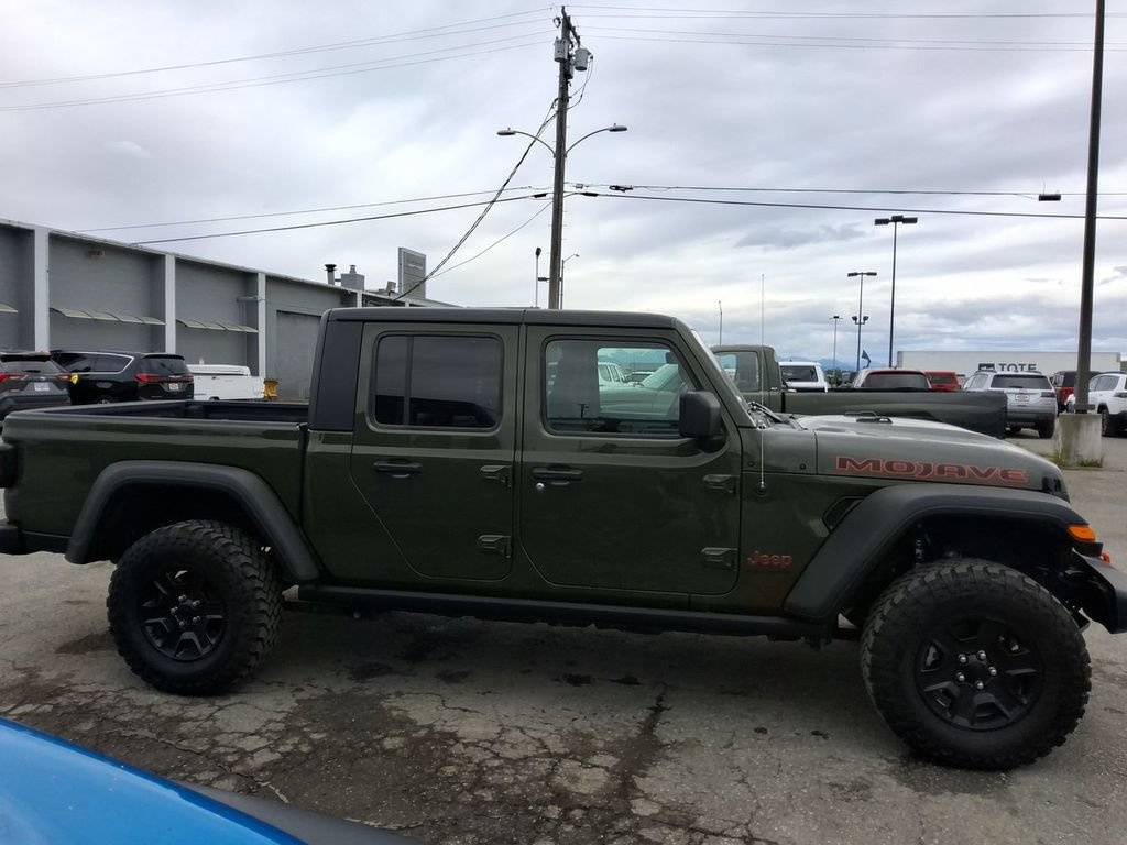 Used 2023 Jeep Gladiator Mojave AWD/4WD image 9
