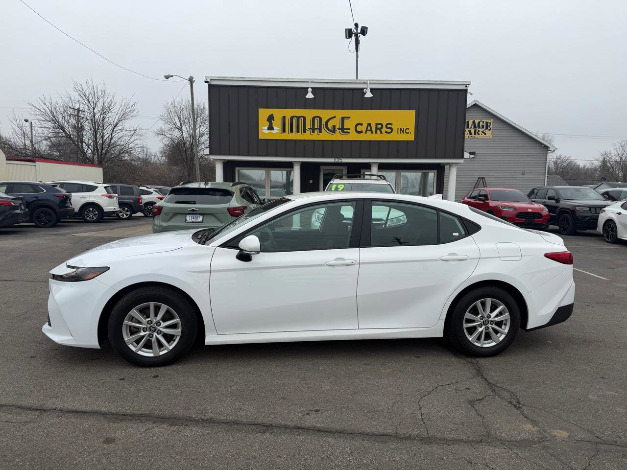 Used 2025 Toyota Camry LE image 2