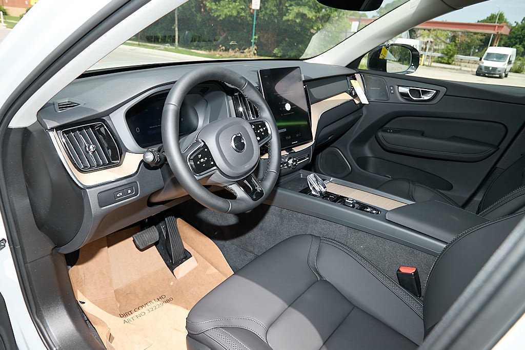 New 2026 Volvo XC60 T8 Plus w/ Climate Package AWD/4WD image 13