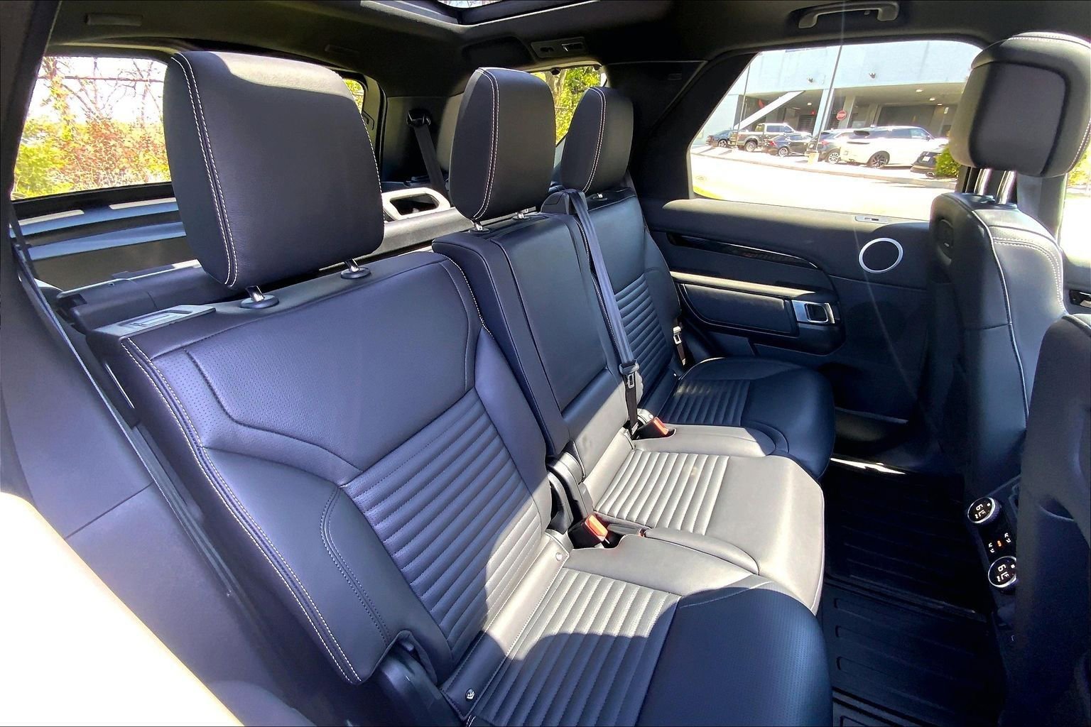 Used 2025 Land Rover Discovery S AWD/4WD image 19