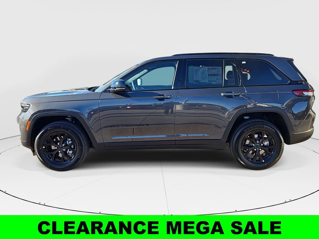 New 2025 Jeep Grand Cherokee Altitude image 6