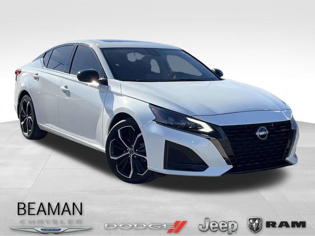 Used 2023 Nissan Altima 2.5 SR w/ SR Premium Package image 1