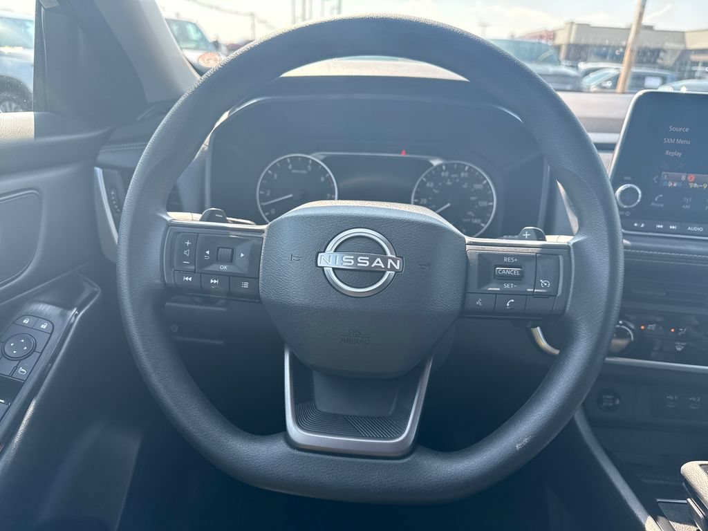 Used 2025 Nissan Rogue S AWD/4WD image 25