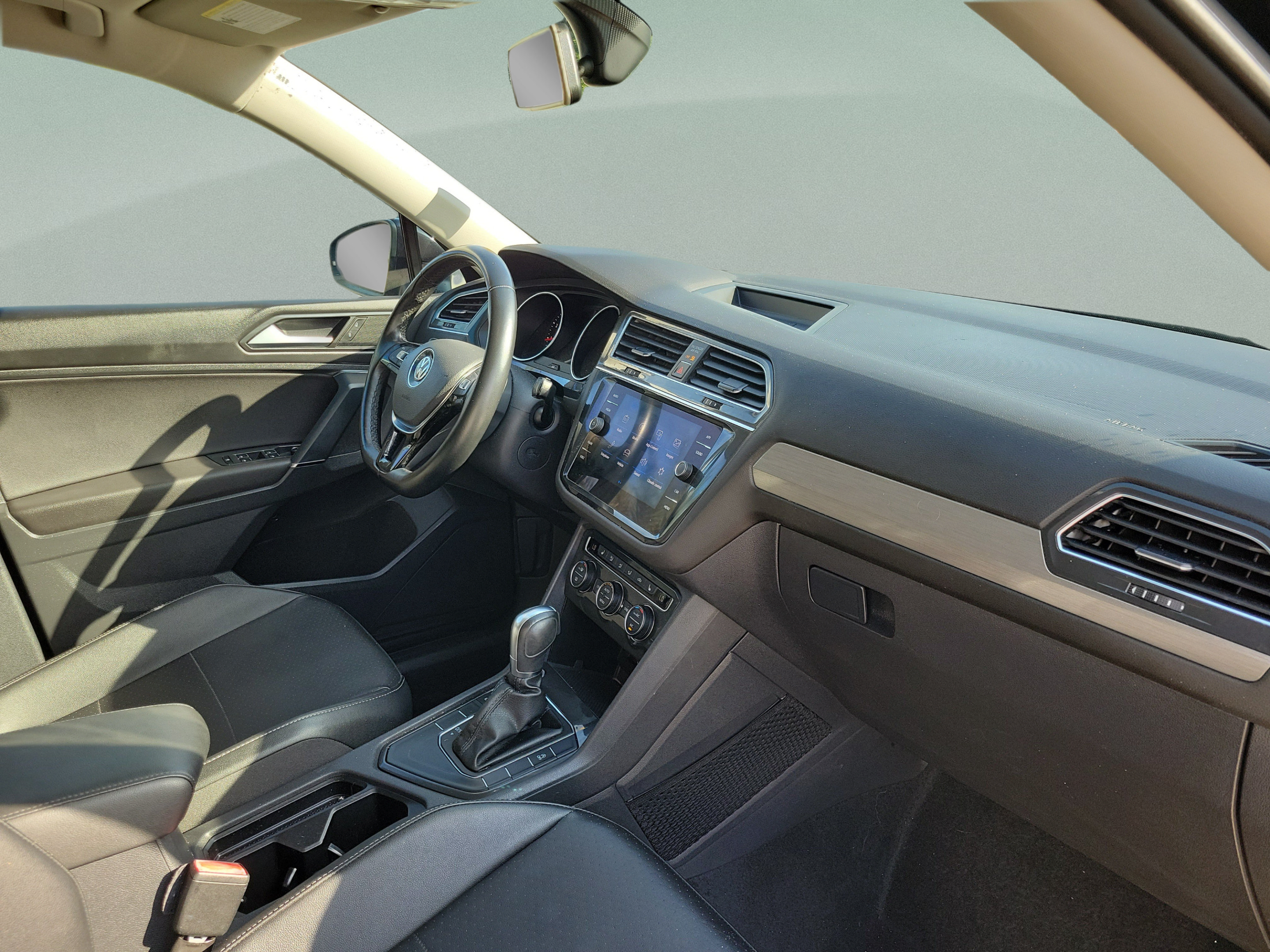 Used 2018 Volkswagen Tiguan SE w/ Panoramic Sunroof Package FWD image 31
