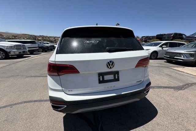 Used 2024 Volkswagen Taos SE AWD/4WD image 4
