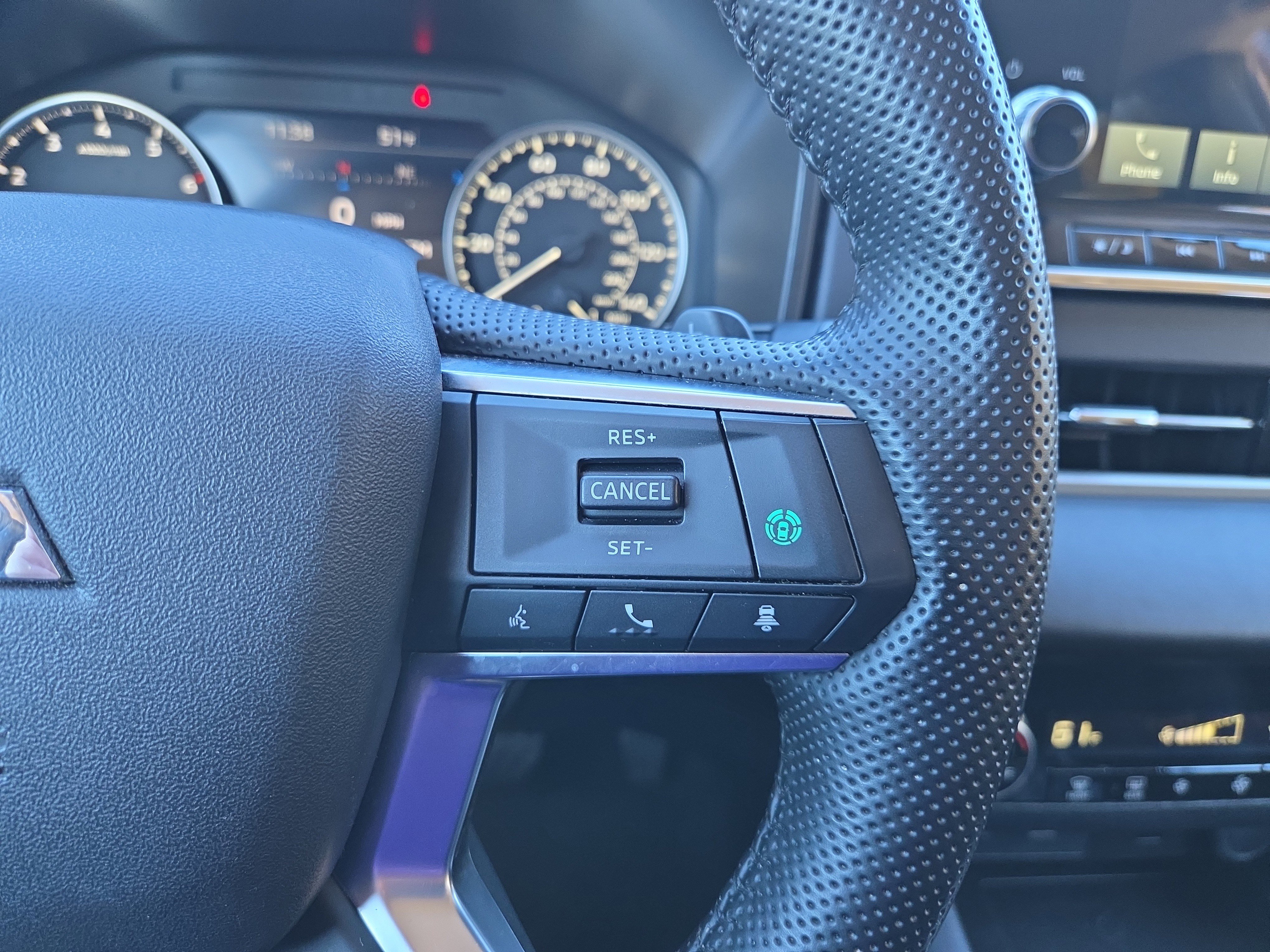 Used 2024 Mitsubishi Outlander SE image 13