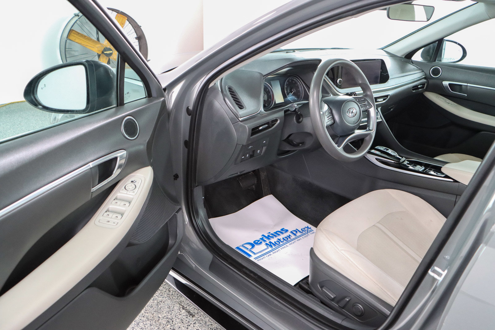 Used 2023 Hyundai Sonata SEL image 3