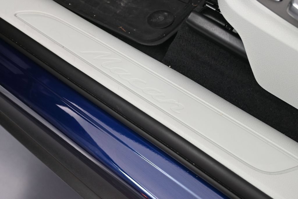 Certified 2024 Porsche Macan AWD/4WD image 27