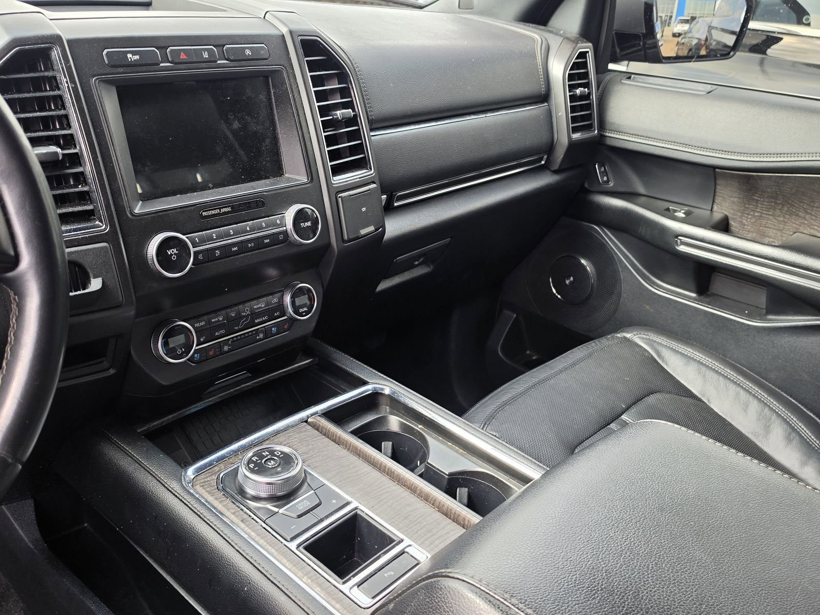 Used 2020 Ford Expedition Limited image 16