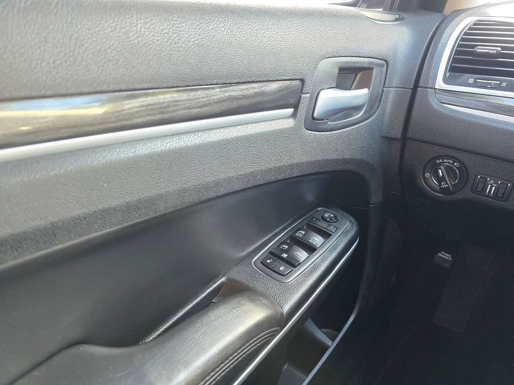 Used 2022 Chrysler 300 Touring L RWD image 30