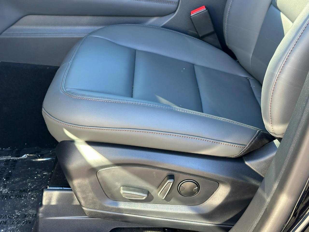 New 2026 Ford Explorer Active w/ Active Comfort Package image 13
