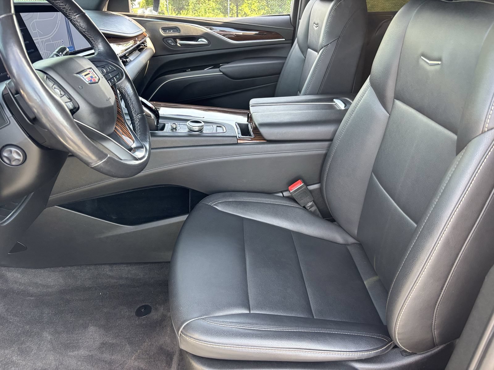 Used 2022 Cadillac Escalade Luxury AWD/4WD image 21