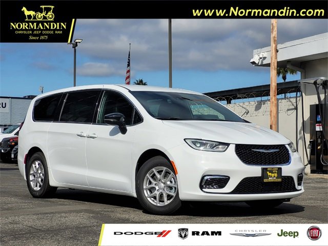 New 2026 Chrysler Pacifica Select