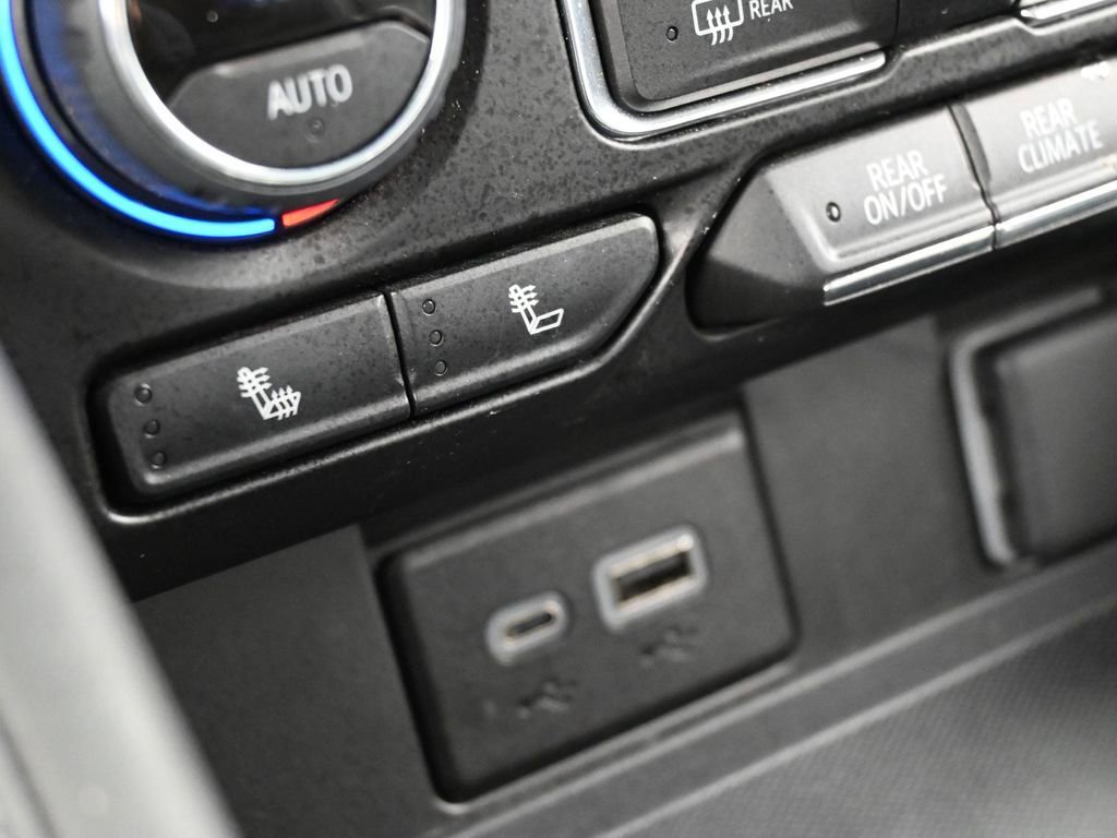 Used 2023 Chevrolet Tahoe Z71 w/ Luxury Package image 31