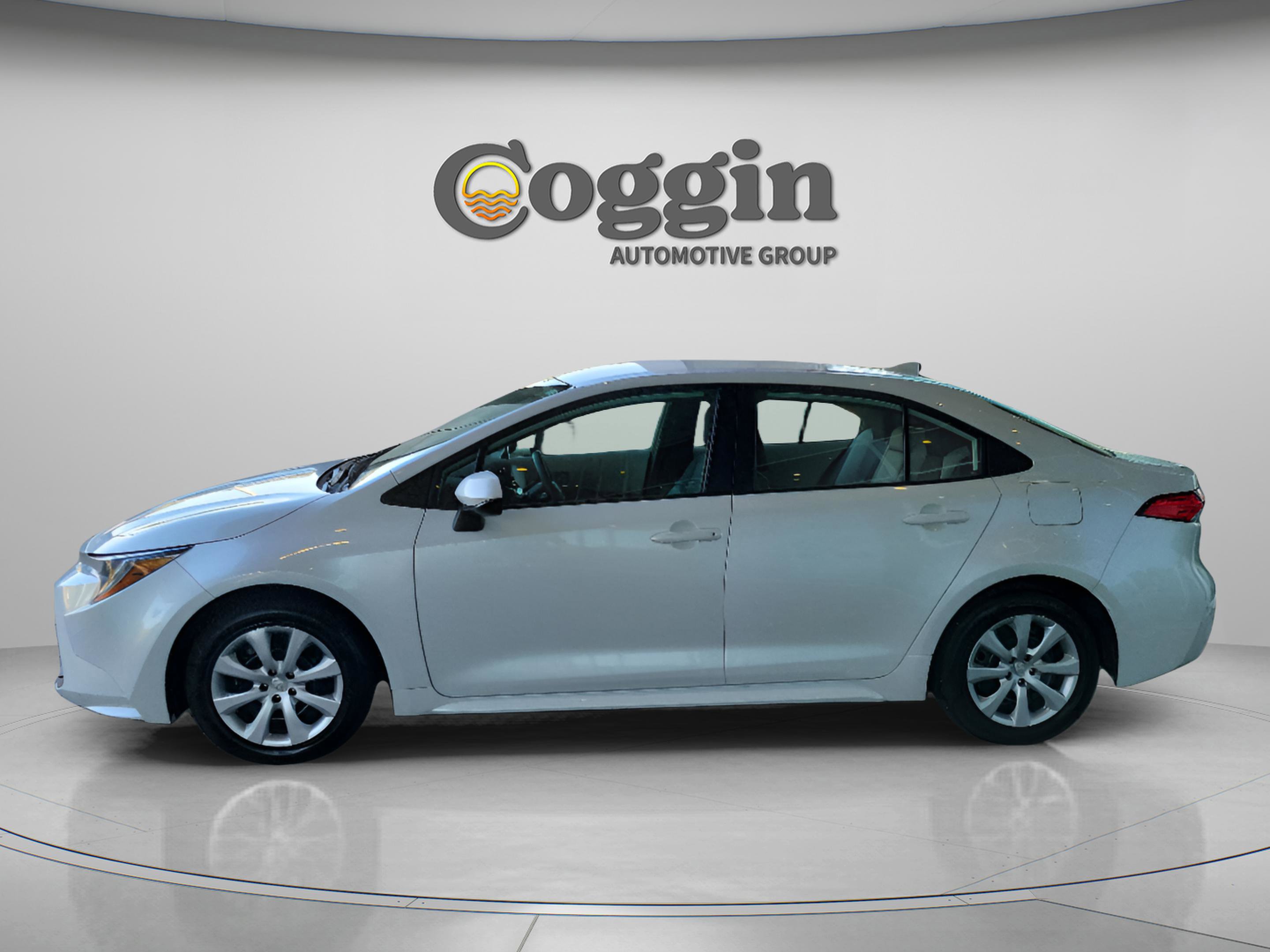 Used 2023 Toyota Corolla LE image 3