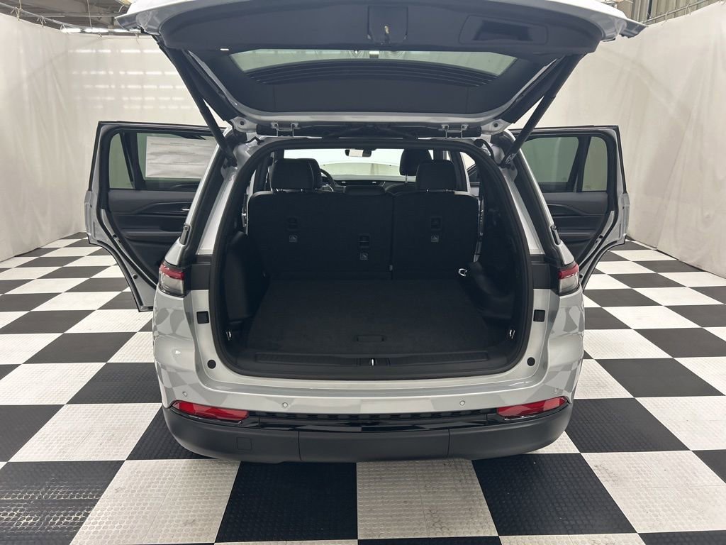 New 2025 Jeep Grand Cherokee Altitude AWD/4WD image 19