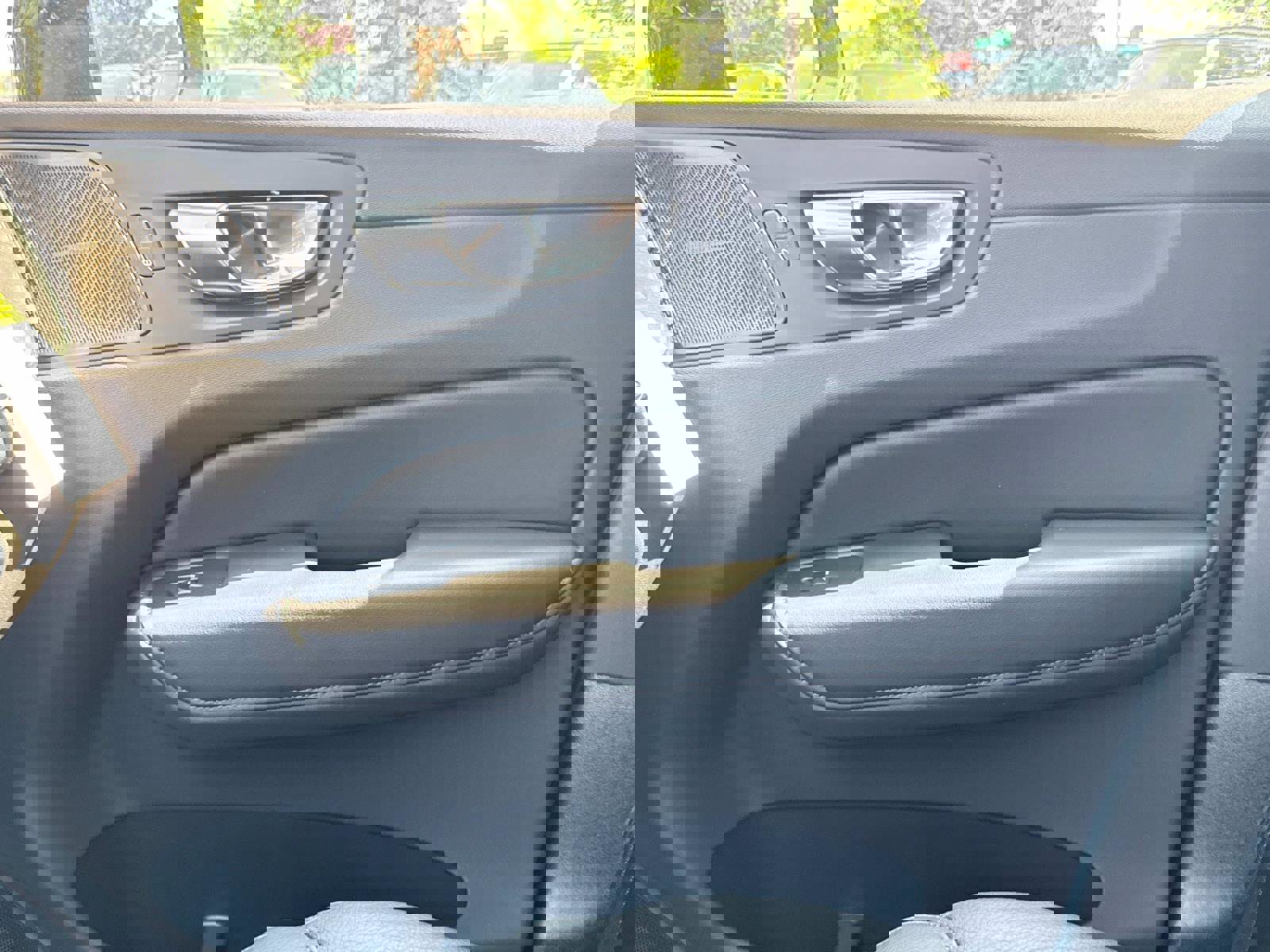 Certified 2025 Volvo XC60 B5 Plus w/ Climate Package image 21