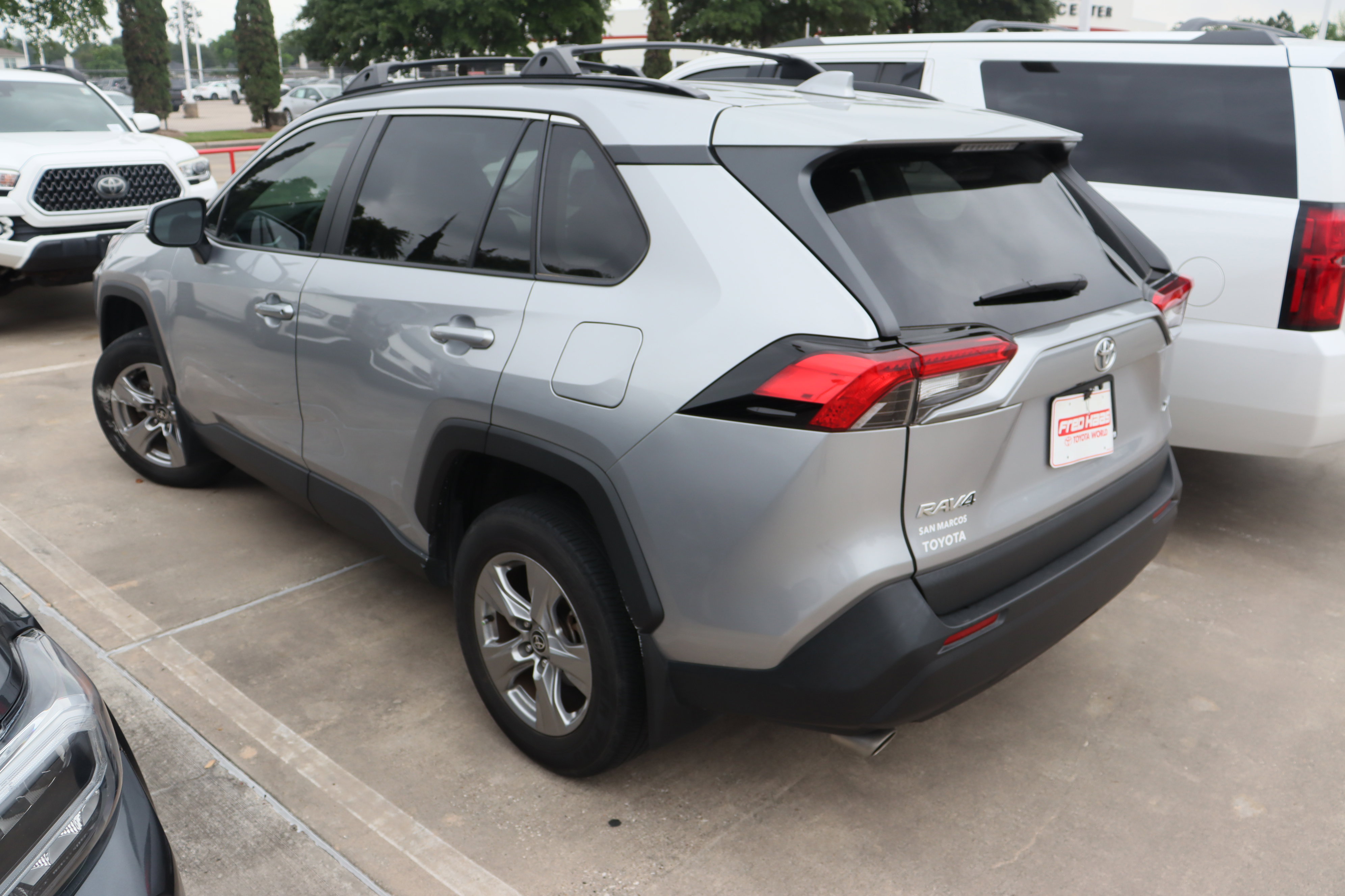 Used 2023 Toyota RAV4 XLE w/ Convenience Package FWD image 5