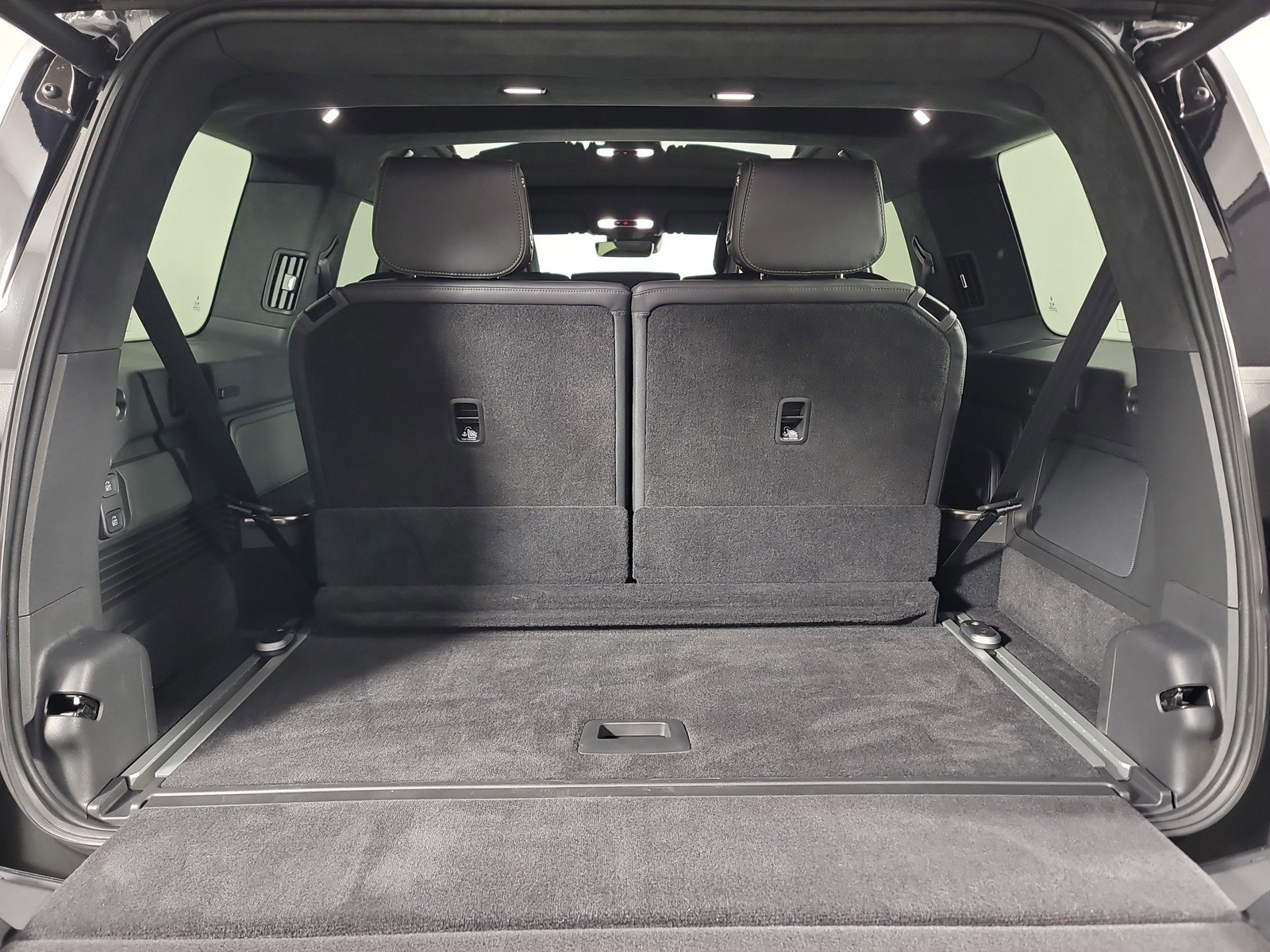 Used 2024 Rivian R1S Adventure image 15