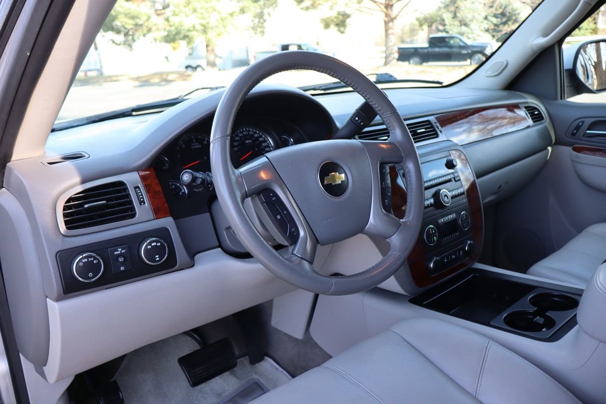 Used 2013 Chevrolet Suburban LT image 15