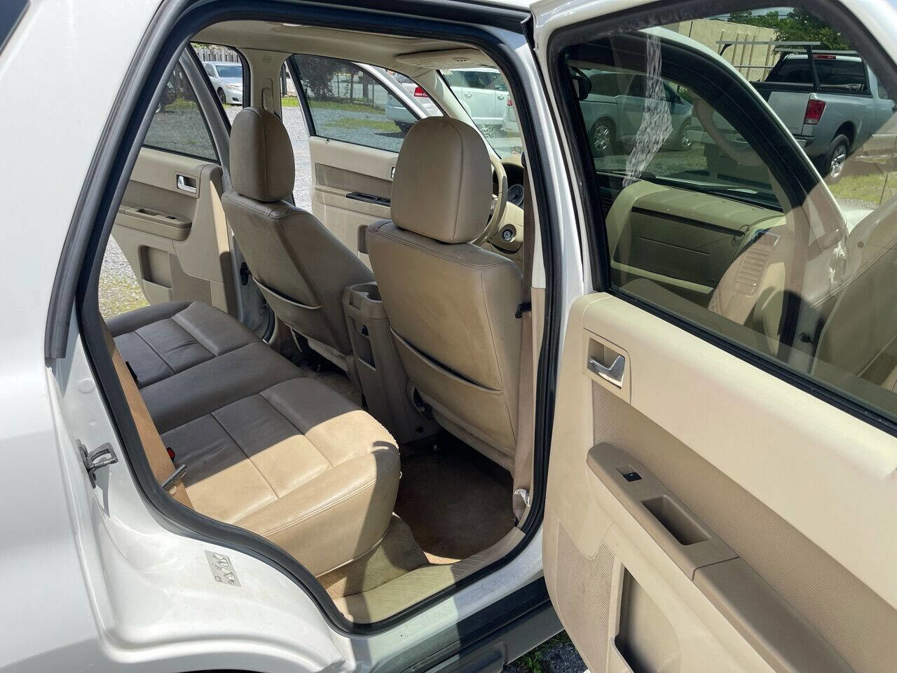 Used 2011 Ford Escape Limited w/ 302A Rapid Spec Order Code image 16