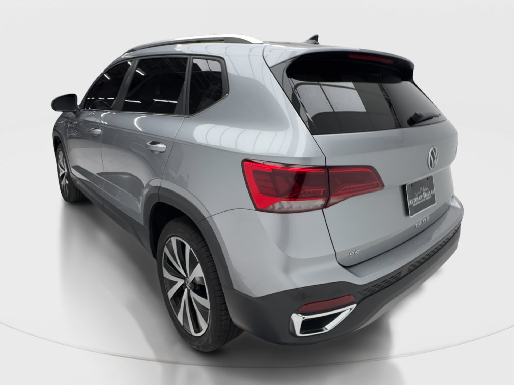 Used 2023 Volkswagen Taos SE w/ Panoramic Sunroof Package FWD image 11