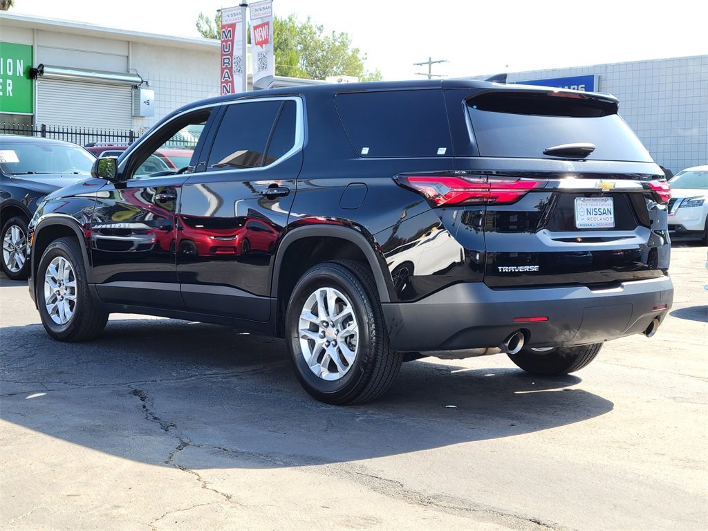 Used 2022 Chevrolet Traverse LS image 2