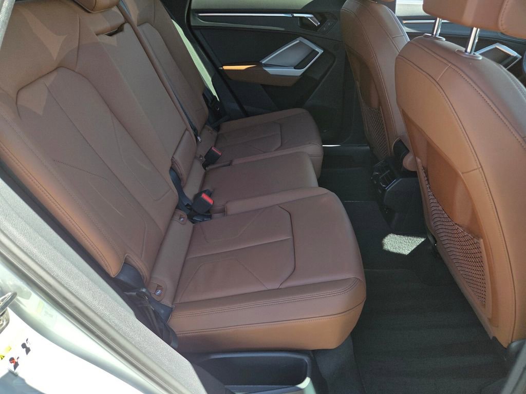 Used 2023 Audi Q3 2.0T Premium Plus w/ Premium Plus Package image 19