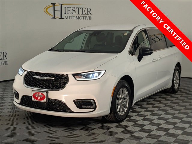 Certified 2024 Chrysler Pacifica Touring-L image 4