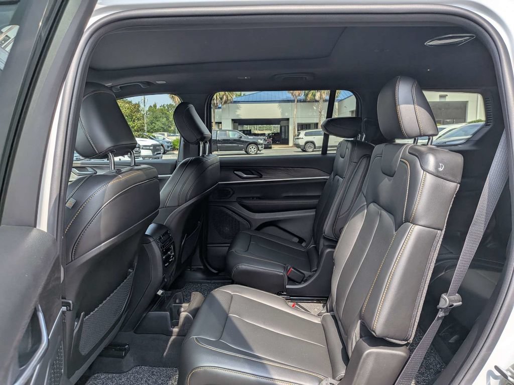 New 2026 Jeep Grand Cherokee L Limited AWD/4WD image 15