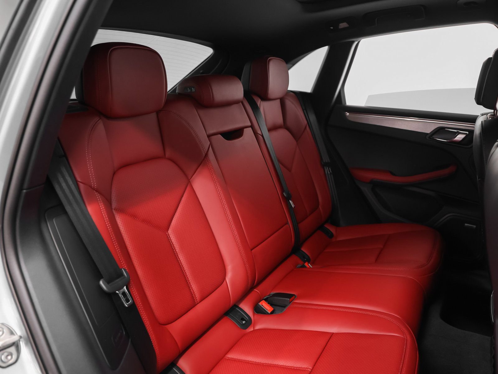 Certified 2026 Porsche Macan Turbo AWD/4WD image 27
