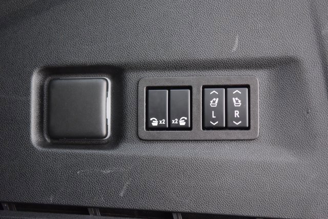 Used 2023 Chevrolet Suburban High Country w/ Premium Package image 23