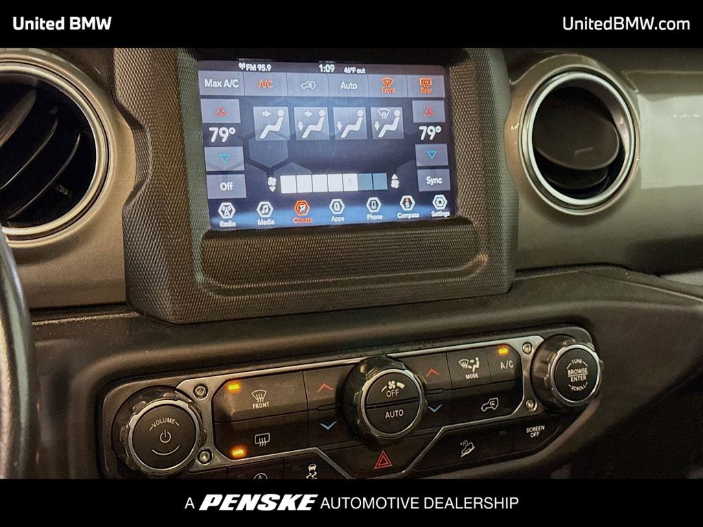 Used 2019 Jeep Wrangler Unlimited Sahara image 10