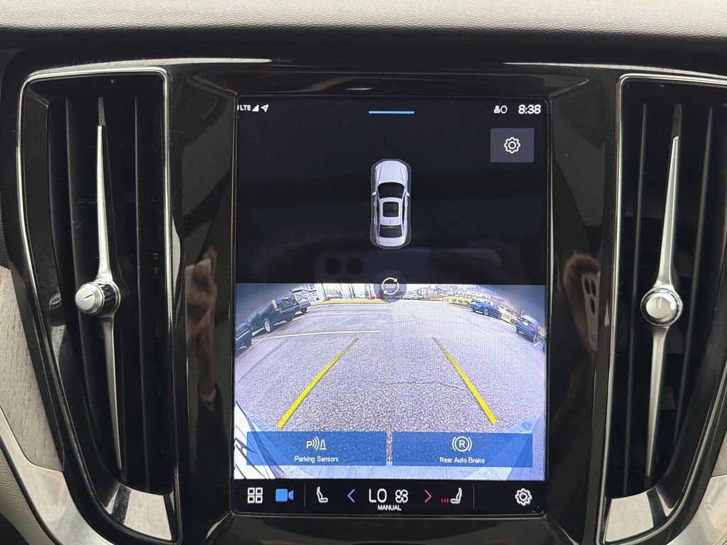 Used 2023 Volvo S60 T8 Plus image 29