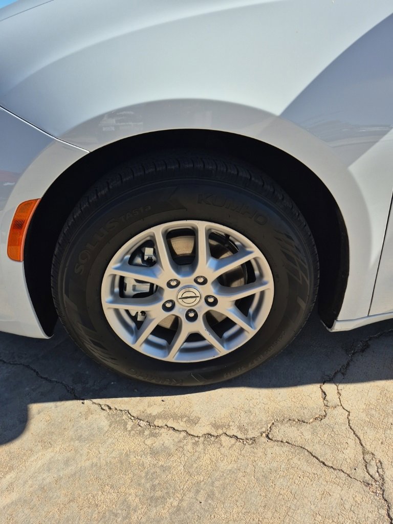 Certified 2024 Chrysler Pacifica Touring-L image 9