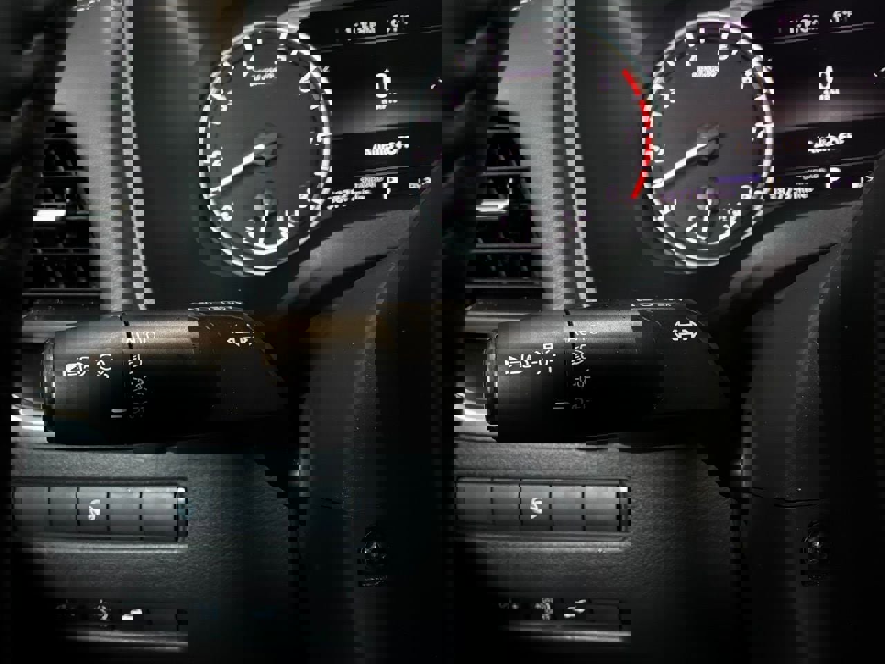 Used 2025 Nissan Rogue SV FWD image 35