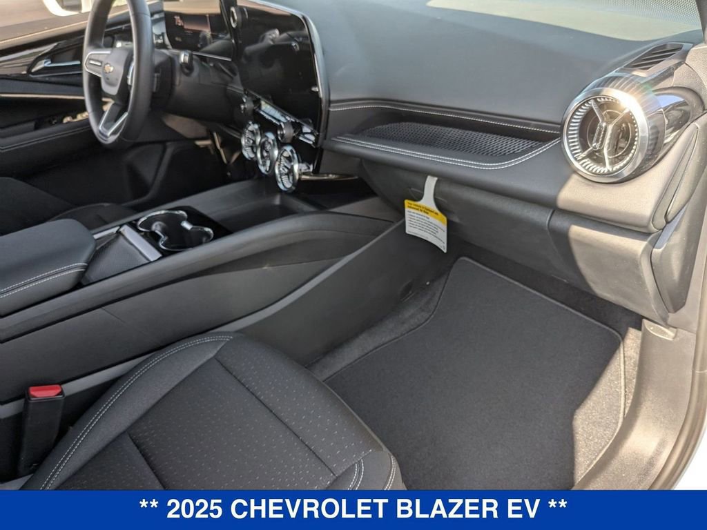New 2025 Chevrolet Blazer EV LT image 31
