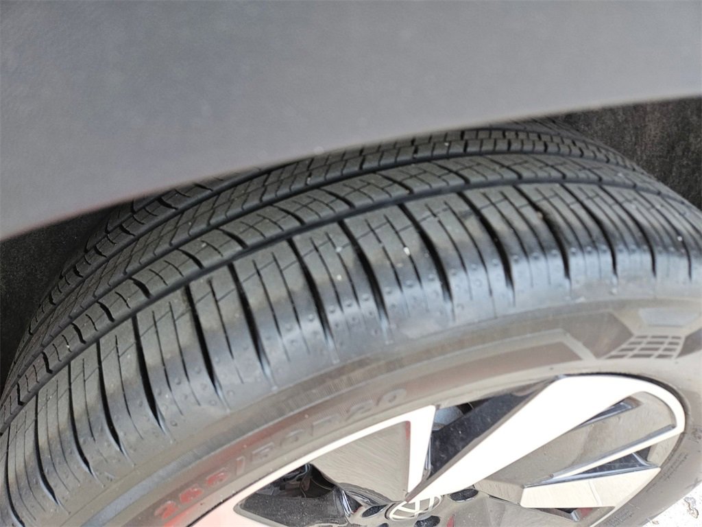 Used 2025 Volkswagen Atlas Cross Sport SE image 29