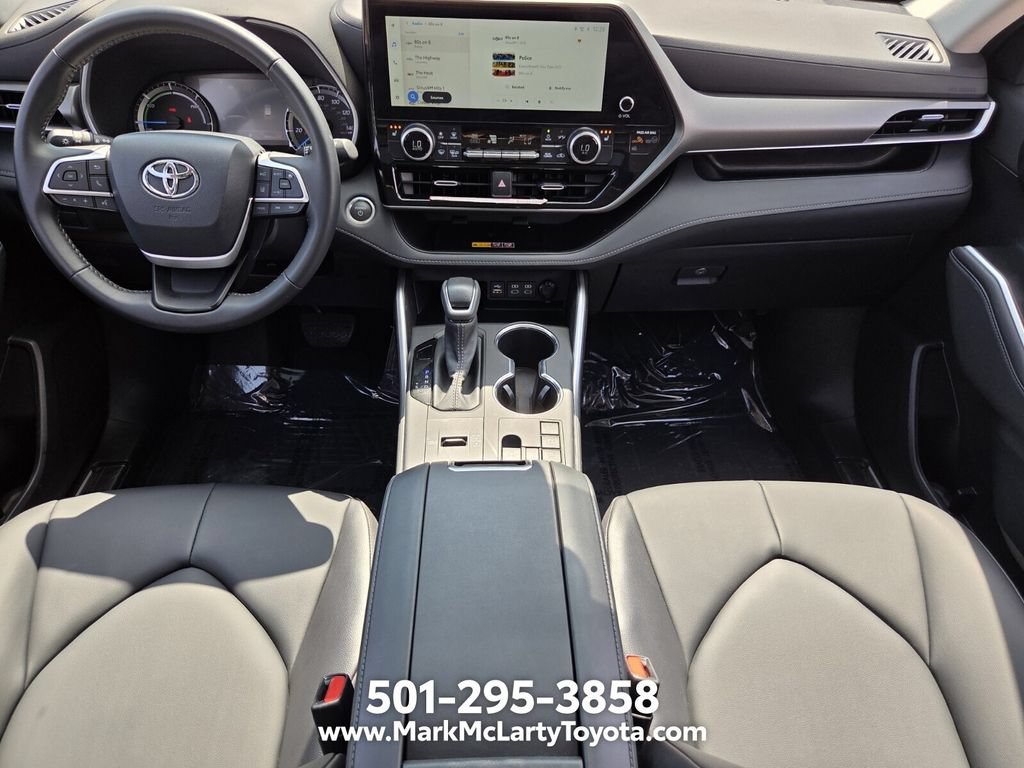 Used 2026 Toyota Highlander XLE AWD/4WD image 14