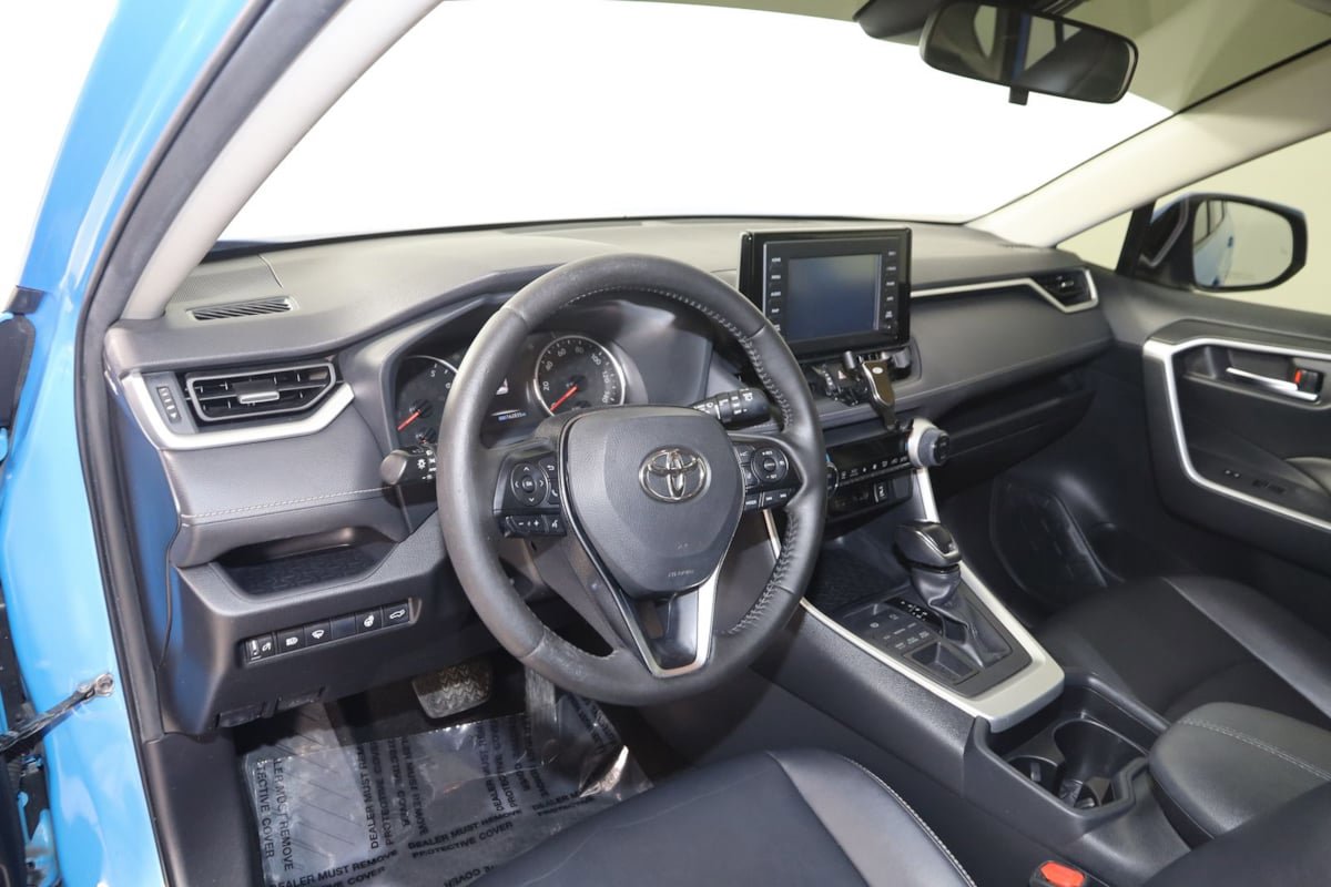 Used 2019 Toyota RAV4 XLE Premium AWD/4WD image 25
