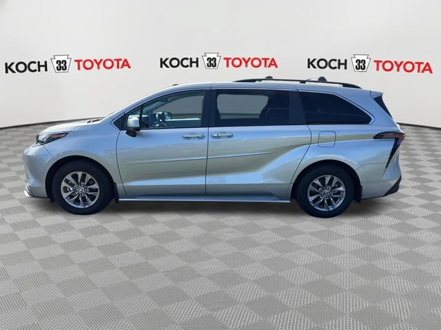 Used 2024 Toyota Sienna XLE w/ XLE Plus Package AWD/4WD image 4