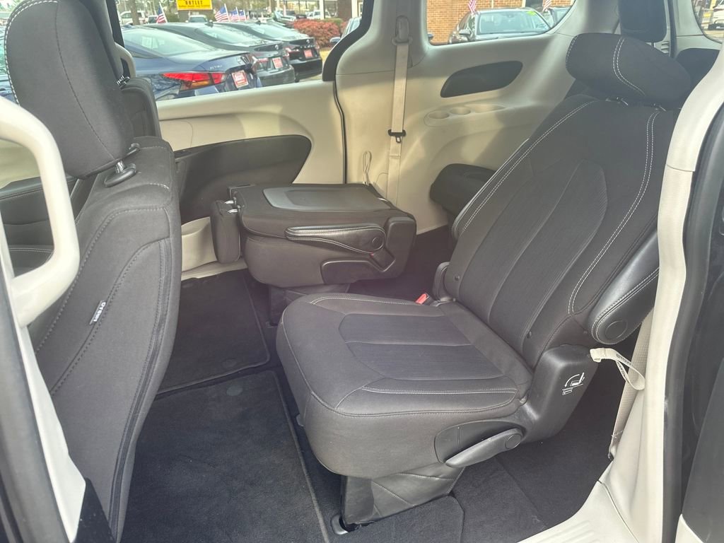 Used 2023 Chrysler Voyager LX image 12