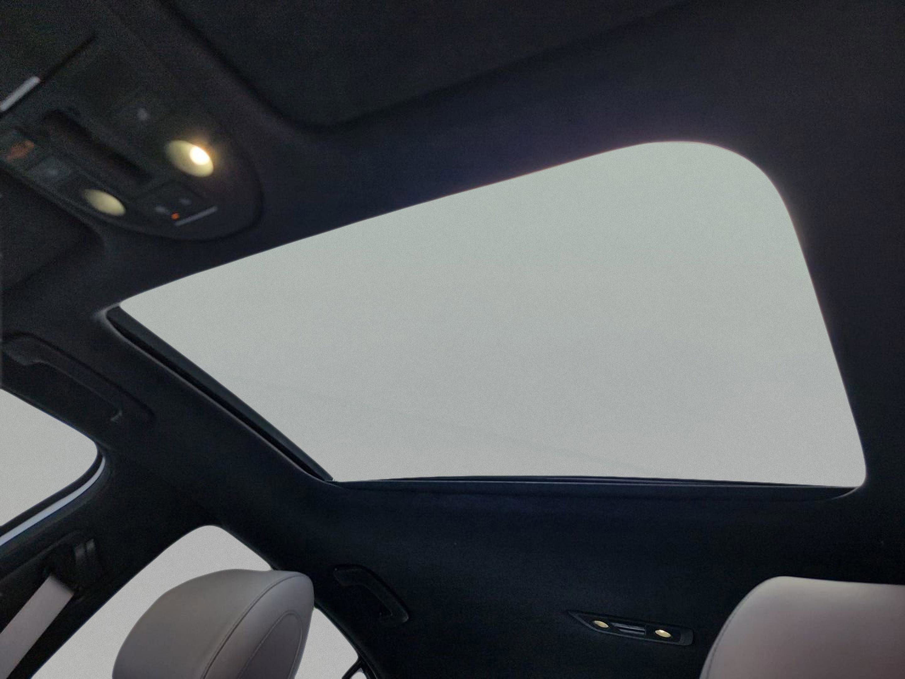 Used 2023 Genesis G70 3.3T w/ Sport Prestige Package image 32