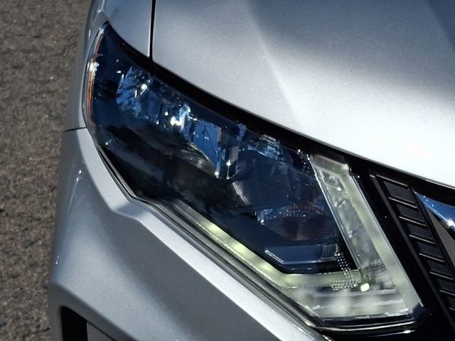 Used 2017 Nissan Rogue SV AWD/4WD image 9
